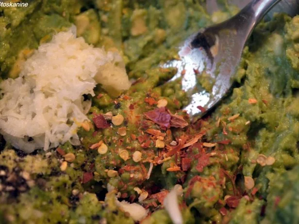 Rezept: Avocado-Zwiebel-Tartelettes Bild Nr. 7 Avocado-Zwiebel-Tartelettes - Rezept - Bild Nr. 7