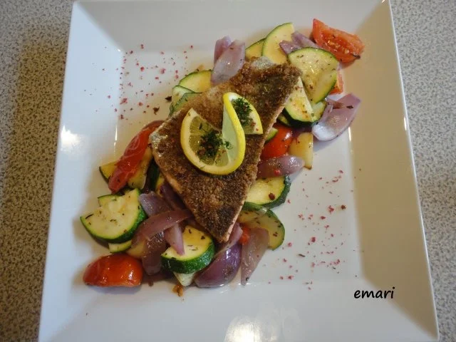 Lachs Forelle mit Brösel Kruste und Pfannen Gemüse - Rezept