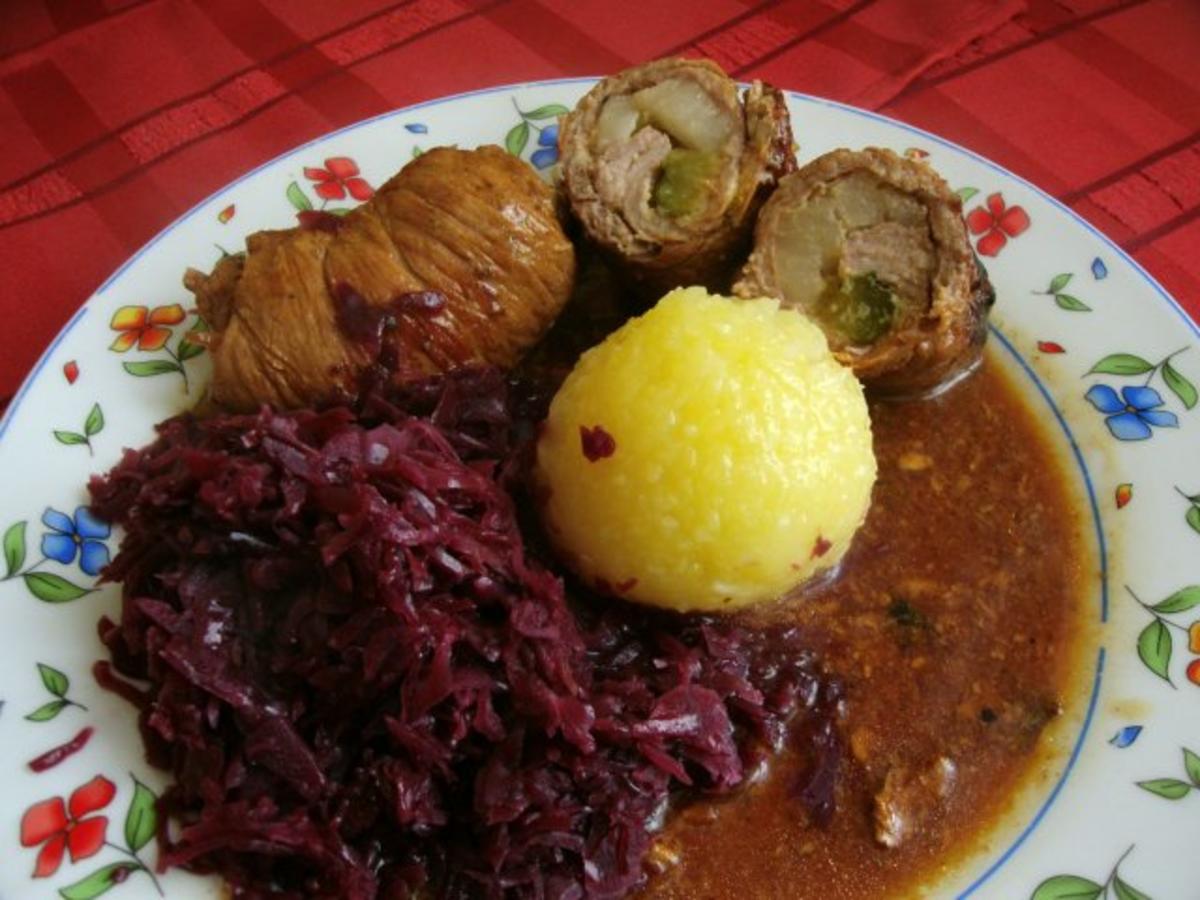 Klassisch gefüllte Schweinerouladen - Rezept - kochbar.de