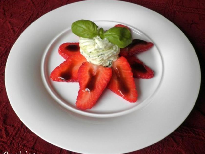 Basilikum - Mascarpone - Creme auf Balsamico - Erdbeeren - Rezept ...