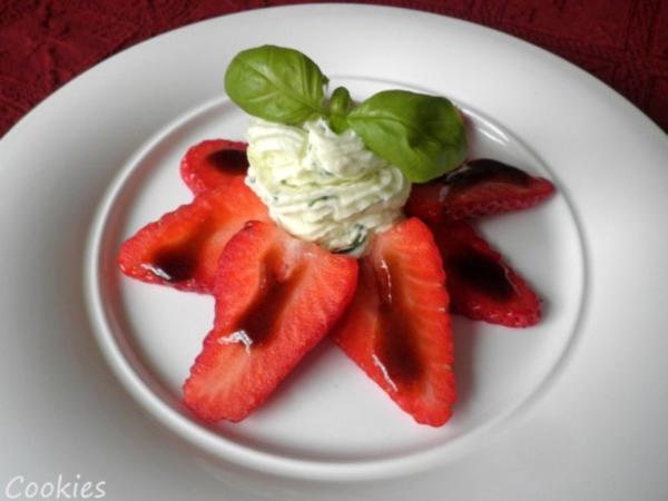 Basilikum - Mascarpone - Creme auf Balsamico - Erdbeeren - Rezept ...