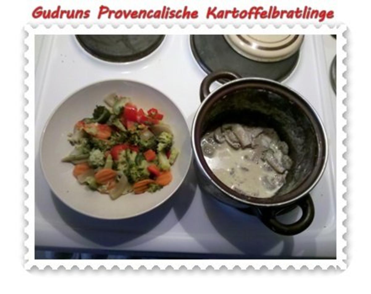 Vegetarisch: Provencalische Kartoffelbratlinge mit gedämpften Gemüse und Rahmchampis - Rezept - Bild Nr. 2