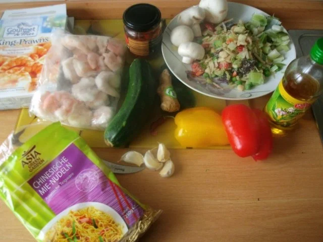 Nudelpfanne mit Gemüse und Garnelen - Rezept - Bild Nr. 3