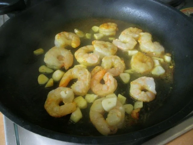 Nudelpfanne mit Gemüse und Garnelen - Rezept - Bild Nr. 4