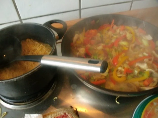 Nudelpfanne mit Gemüse und Garnelen - Rezept - Bild Nr. 9