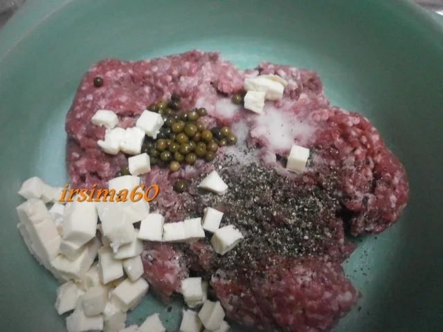 Pikante Frikadellen mit Camembert und Grünen Pfeffer - Rezept - Bild Nr. 3