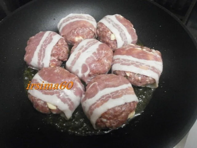 Pikante Frikadellen mit Camembert und Grünen Pfeffer - Rezept - Bild Nr. 5