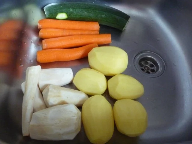 Rezept: Suppen & Eintöpfe : Raspeleintopf aus dem Wok Bild Nr. 2 Suppen & Eintöpfe : Raspeleintopf aus dem Wok - Rezept - Bild Nr. 2