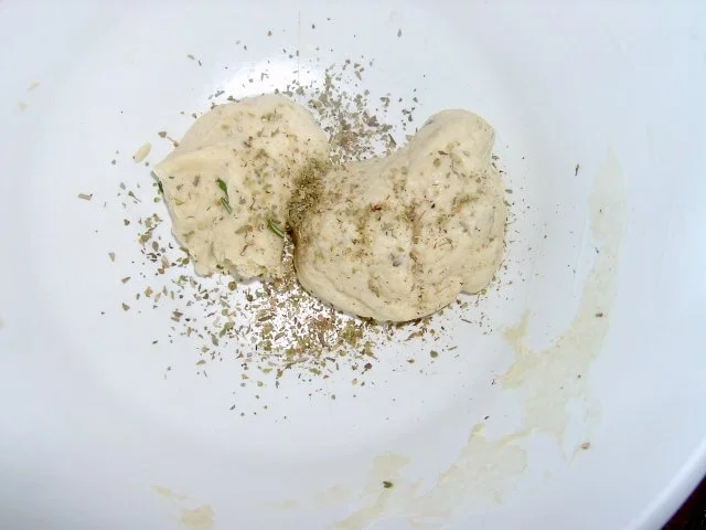 Mini-Pizza mit Cabanossi, Lauch, Schafskäse - Rezept - Bild Nr. 3