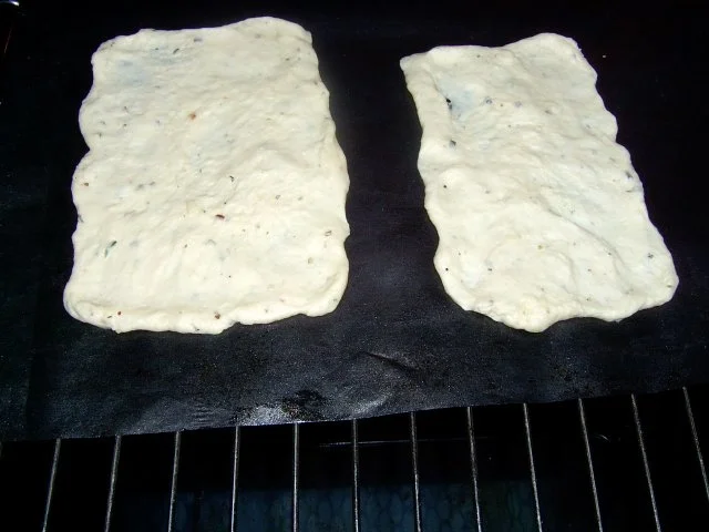 Mini-Pizza mit Cabanossi, Lauch, Schafskäse - Rezept - Bild Nr. 4