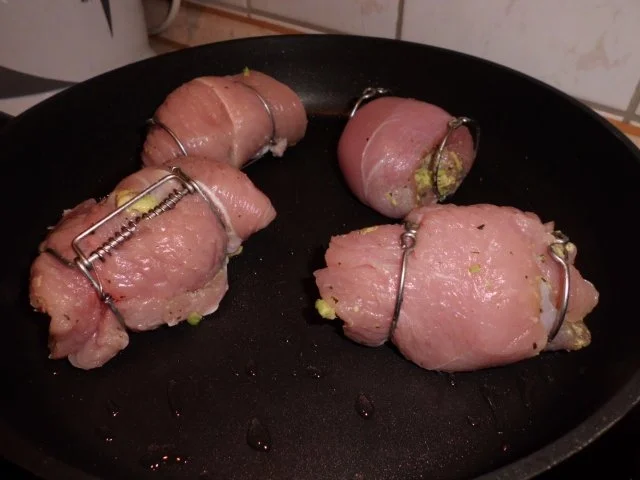 Geflügel, Pute: Putenrolle mit Kräuteravocadofüllung an Karoffeln-Avocado-Ragout - Rezept - Bild Nr. 4