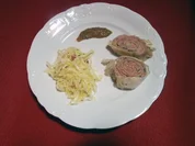 Weißwurschtstrudel mit Krautsalat - Rezept