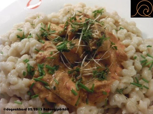 Erikas Bakonyipörkölt (ungarisches Gulasch) mit Nokedli  und Feldsalat - Rezept - Bild Nr. 25