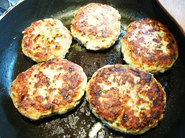 Saftige Frikadellen aus Thüringer Mett - Rezept - Bild Nr. 4