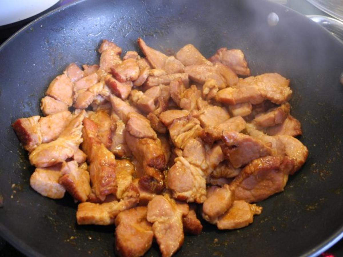 Schwein : Geräucherter Schweinehals (Kamm) mit reichlich Zwiebeln aus dem Wok - Rezept - Bild Nr. 8