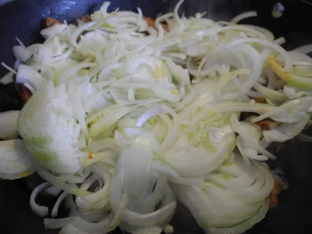 Schwein : Geräucherter Schweinehals (Kamm) mit reichlich Zwiebeln aus dem Wok - Rezept - Bild Nr. 10