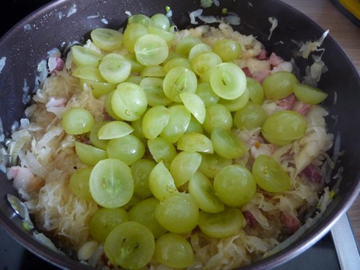 Bilder für Beilagen : Specksauerkraut mit Weintrauben - Rezept