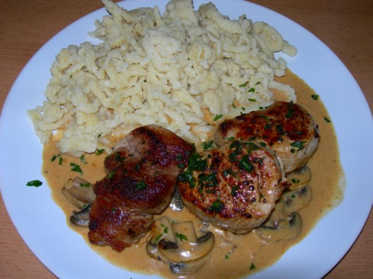 Schweinemedaillons mit Champignon Rahmsoße - Rezept - kochbar.de