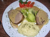 Semerrolle mit Wacholderrahmsauce und Petersilienwurzelpüree an Apfel/Porreegemüse - Rezept