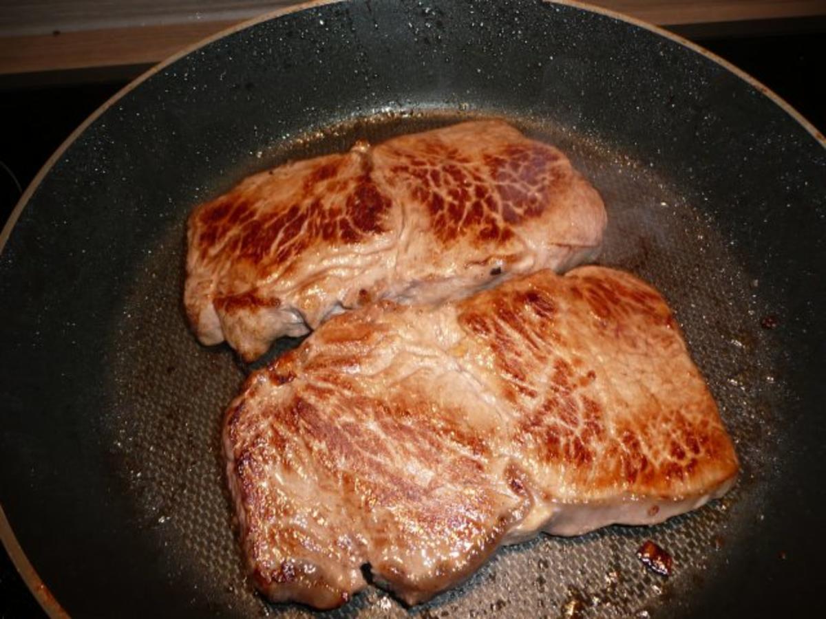 Steak mit Zwiebeln , Rösti & Salatmix - Rezept - Bild Nr. 6
