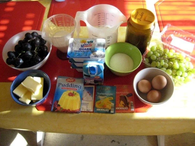 Rezept: Quark - Torte mit zwei Sorten Weintrauben Bild Nr. 2 Quark - Torte mit zwei Sorten Weintrauben - Rezept - Bild Nr. 2