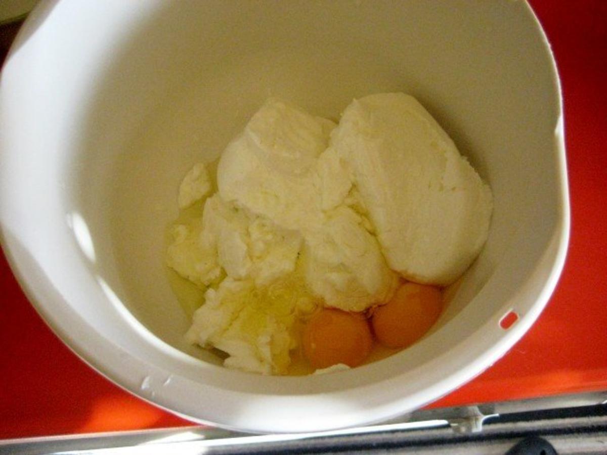 Quark - Torte mit zwei Sorten Weintrauben - Rezept - Bild Nr. 5