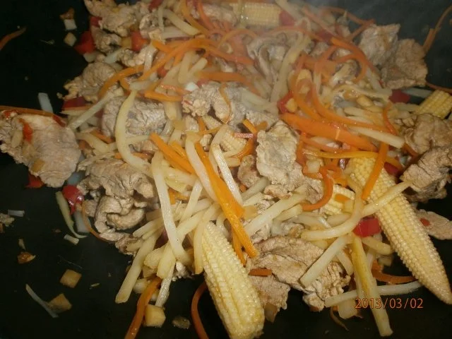 Gebratenes Schweinefilet mit viel frischem Gemüse - Rezept - Bild Nr. 6