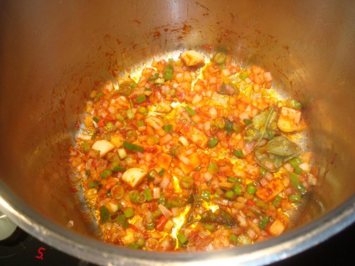 Muscheln in pikanter Tomatensoße - einfach - 69 kcal/100g