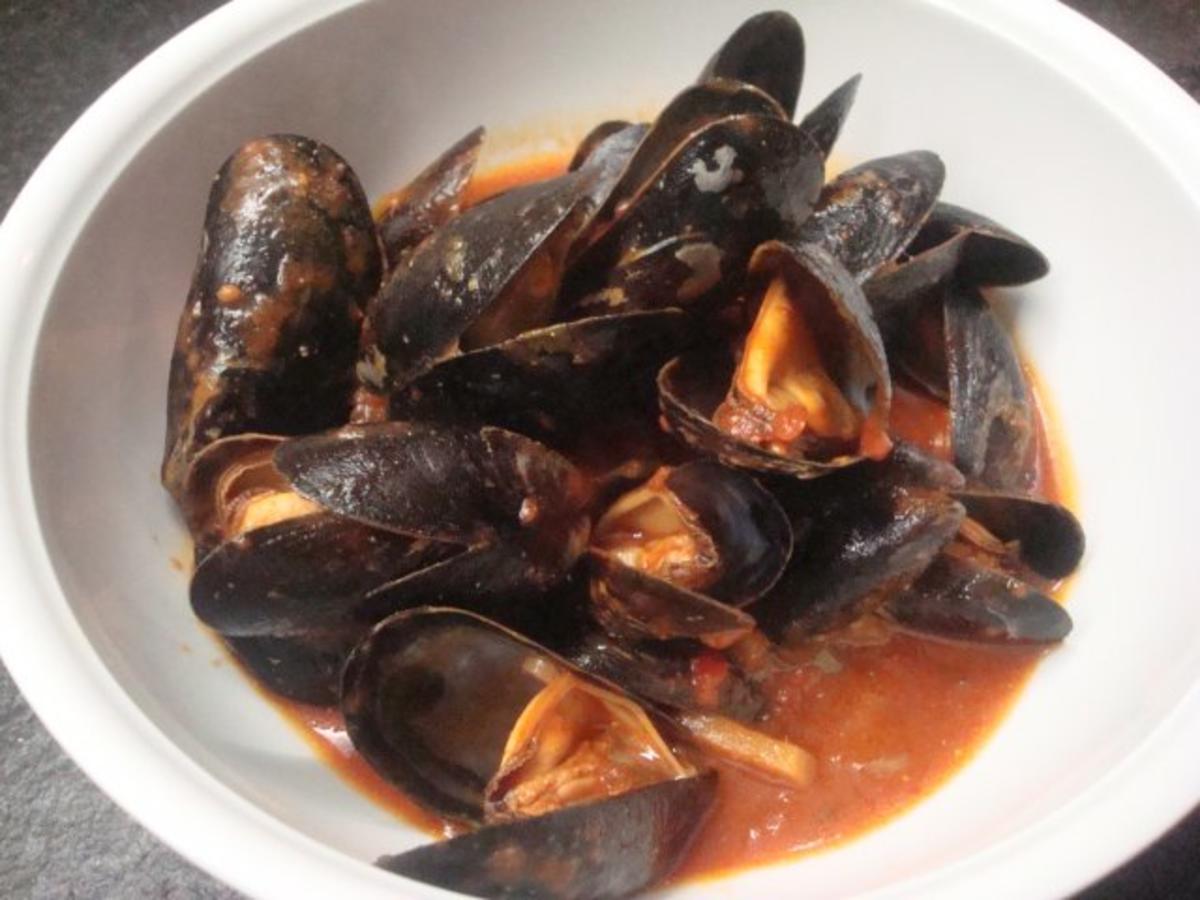 Muscheln in pikanter Tomatensoße - Rezept Eingereicht von MIBI