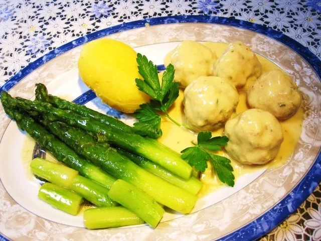 Rezept: Thüringer Mettbällchen in scharfer Senfsoße Thüringer Mettbällchen in scharfer Senfsoße - Rezept