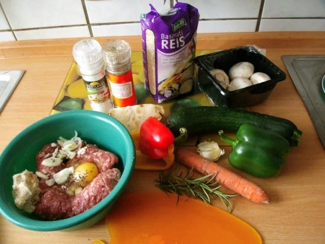 Kleiner Klops  badet  in bunten  Gemüse - Rezept - Bild Nr. 3