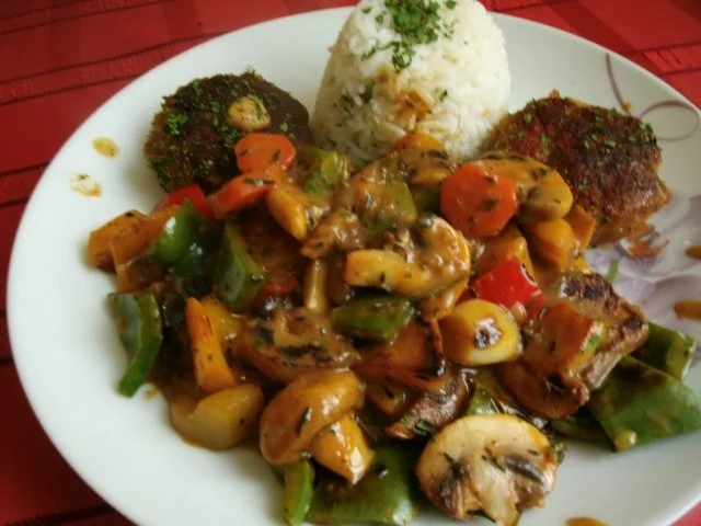 Kleiner Klops  badet  in bunten  Gemüse - Rezept - Bild Nr. 11