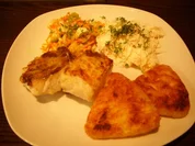 Seelachs mit Kartoffelecken und zweierlei Salat - Rezept