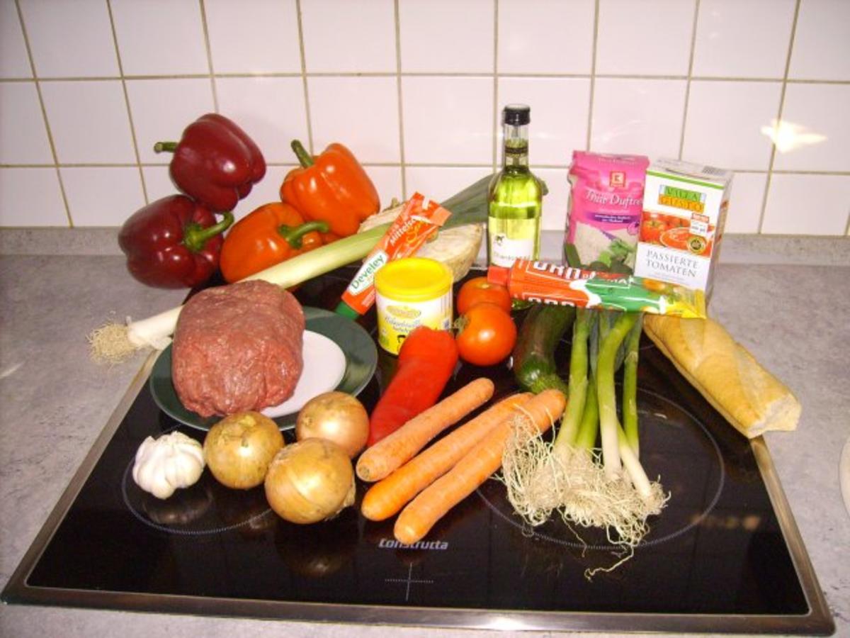 gefüllte Paprika in Hack Gemüsesoße - Rezept - Bild Nr. 2