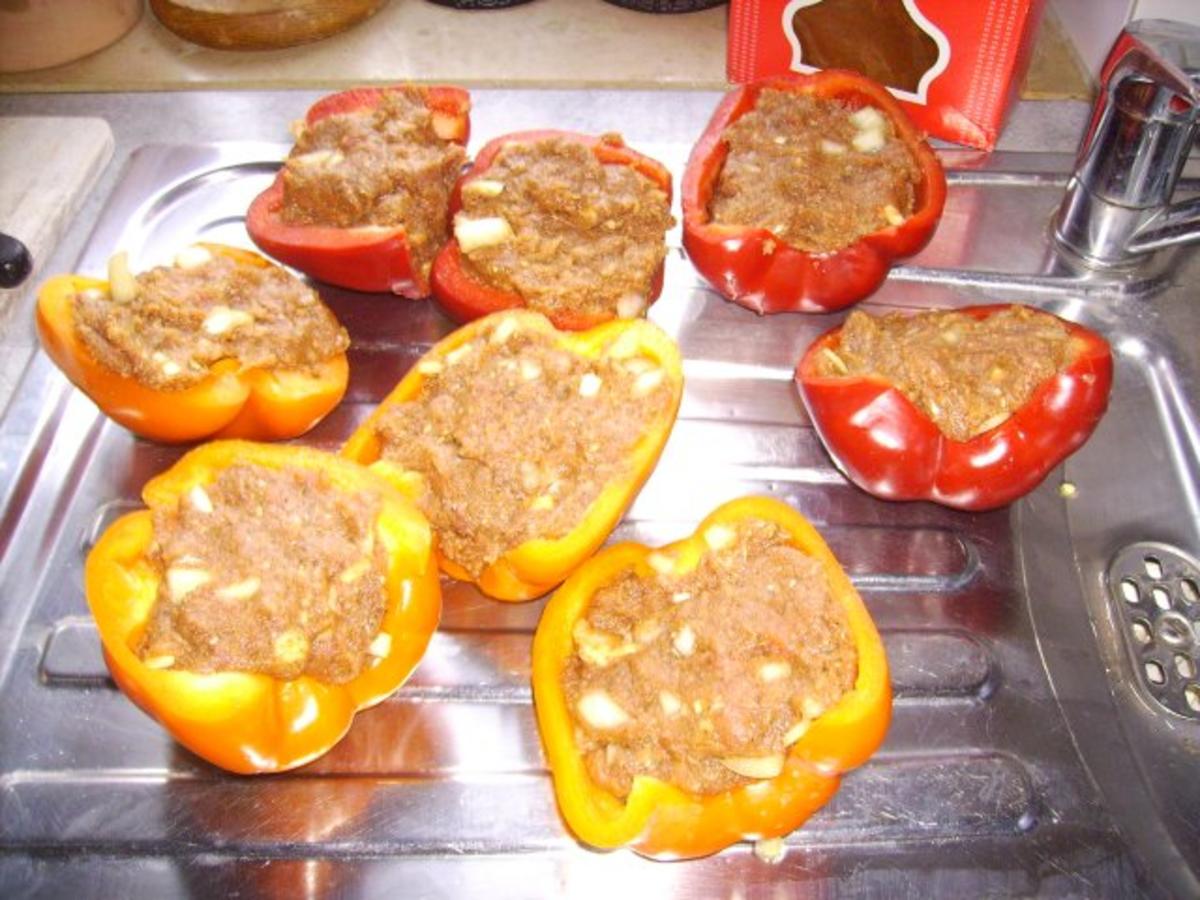 gefüllte Paprika in Hack Gemüsesoße - Rezept - Bild Nr. 4