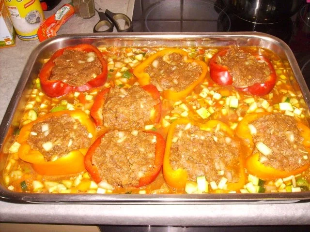 gefüllte Paprika in Hack Gemüsesoße - Rezept - Bild Nr. 7