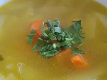 Kohlrabisüppchen mit klarer Gemüsebrühe - Rezept