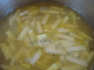 Kohlrabisüppchen mit klarer Gemüsebrühe - Rezept - Bild Nr. 10