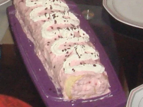 Erdbeerbiskuitrolle - Rezept