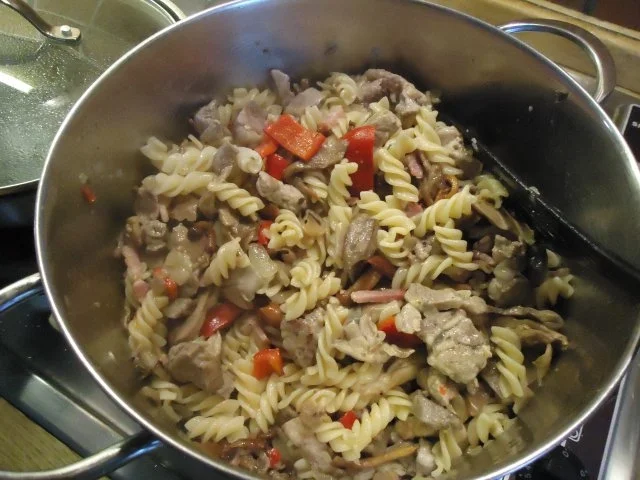 Rezept: Nackensteak-Pilz-Nudeltopf Nackensteak-Pilz-Nudeltopf - Rezept