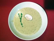 Rezept: Schaumige Kartoffelsuppe mit Bergkäse und Pilzen Schaumige Kartoffelsuppe mit Bergkäse und Pilzen - Rezept