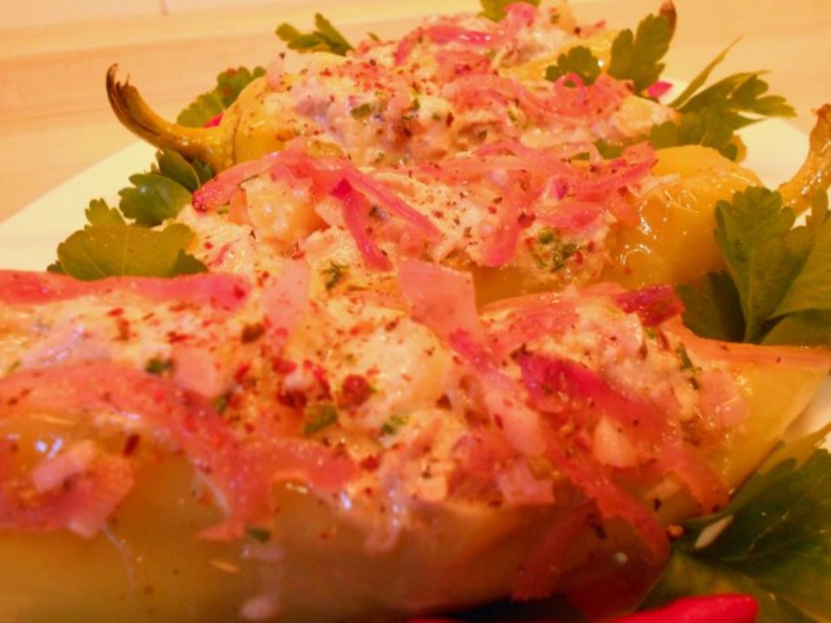 Paprika mit Kartoffel-Thunfisch-Füllung - Rezept - kochbar.de