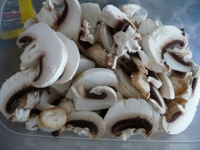 Rezept: Gulasch : Wurst - Pilz - Gulasch aus dem Wok Bild Nr. 3 Gulasch : Wurst - Pilz - Gulasch aus dem Wok - Rezept - Bild Nr. 3