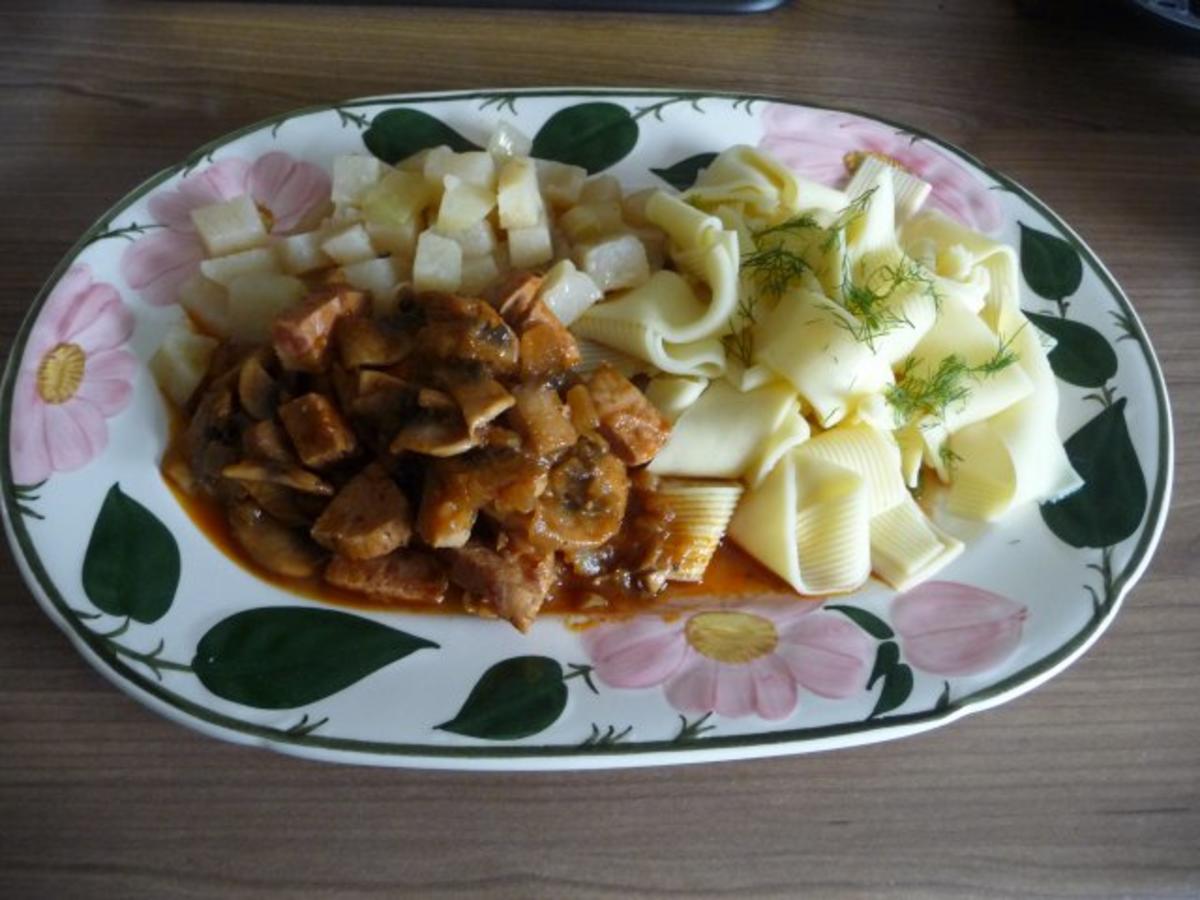 Gulasch : Wurst - Pilz - Gulasch aus dem Wok - Rezept - kochbar.de