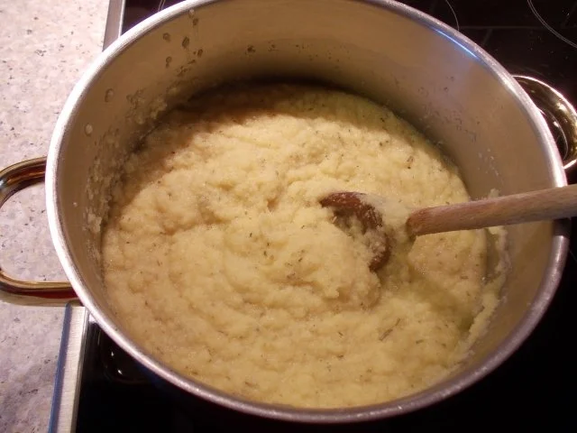 Polenta-Auflauf mit Zucchini und Grillkäse - Rezept - Bild Nr. 3