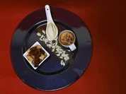 Rezept: Kaiserschmarren, gebrannte Crรจme mit Mandeleis und afrikanische Zwetschgen in Balsamico Kaiserschmarren, gebrannte Crรจme mit Mandeleis und afrikanische Zwetschgen in Balsamico - Rezept