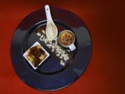 Kaiserschmarren, gebrannte Crème mit Mandeleis und afrikanische Zwetschgen in Balsamico - Rezept