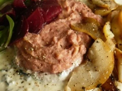 Rezept: Kartoffel-Rote-Bete-Püree, Balsamico-Birnen und Gorgonzola-Sahne-Soße Kartoffel-Rote-Bete-Püree, Balsamico-Birnen und Gorgonzola-Sahne-Soße - Rezept