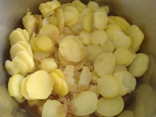 Kartoffel-Vogerl-Salat mit gebratenem Saibling - Rezept - Bild Nr. 2