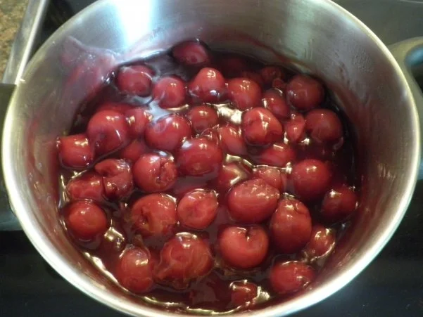 Rezept: Kleine Kirsch - Käsesahne - Torte ... Bild Nr. 3 Kleine Kirsch - Käsesahne - Torte ... - Rezept - Bild Nr. 3